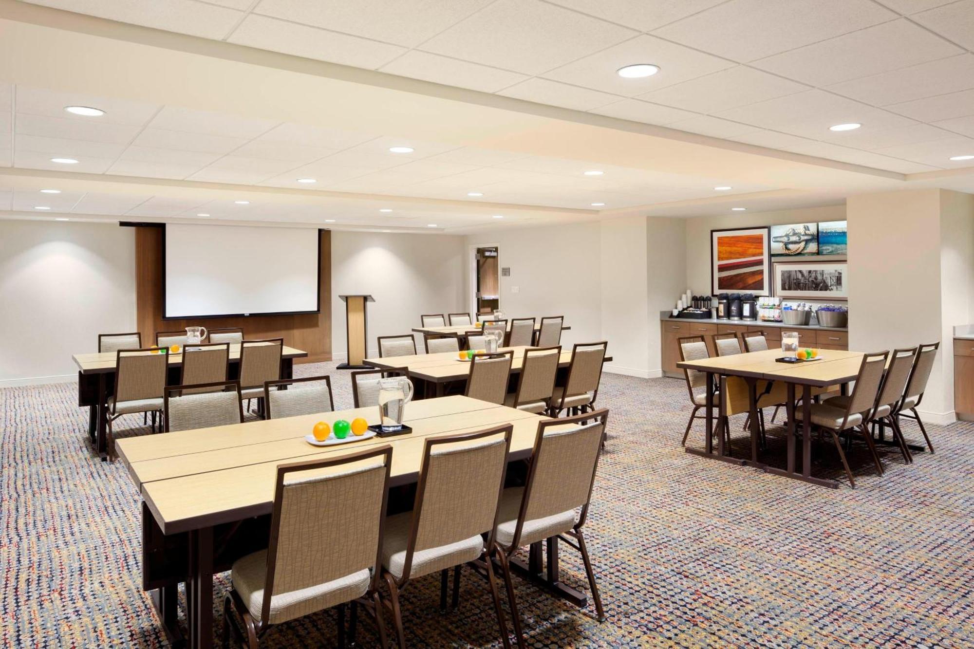 Courtyard By Marriott Portland Downtown/Waterfront Hotel Exterior photo